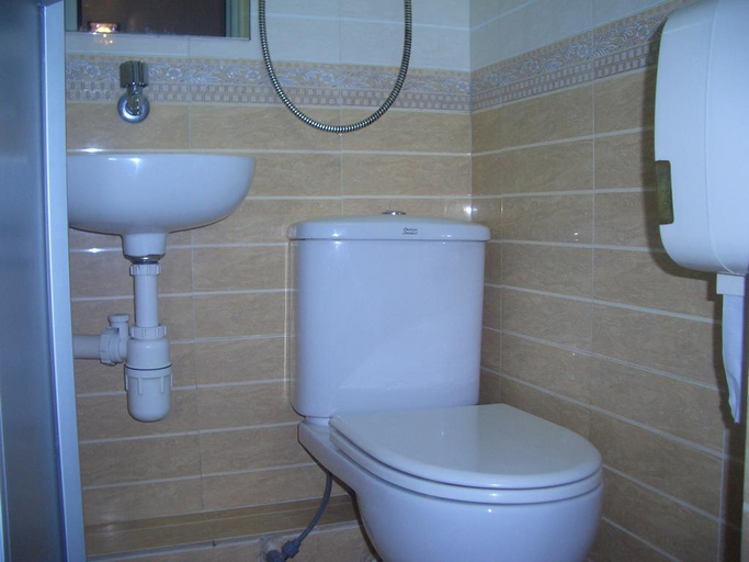 Bathroom 5, Maple Leaf Guest House, Kowloon