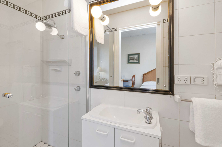 Bathroom 23