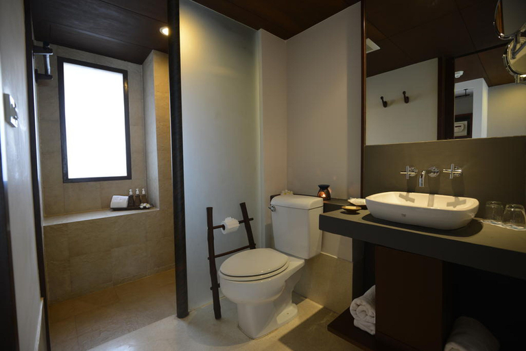 Bathroom 5, Southsea Khaolak Beach Resort, Takua Pa