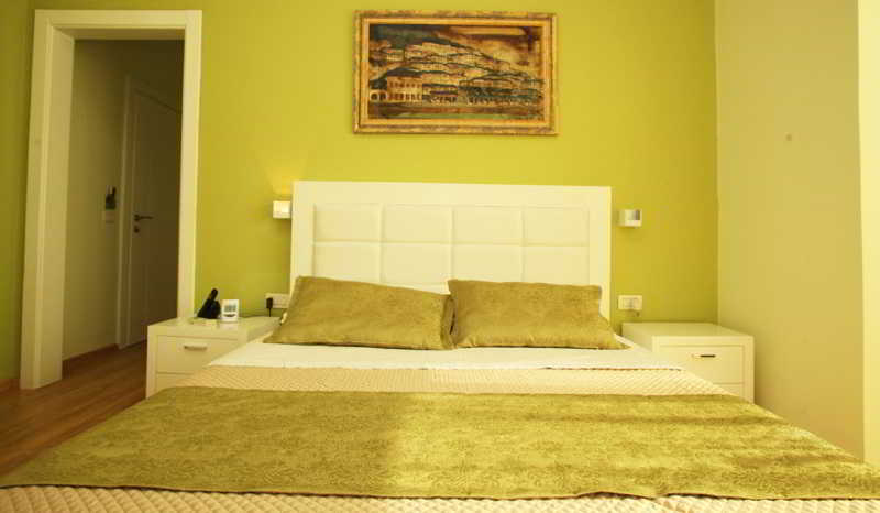 Exterior & Views 5, White City, Beratit