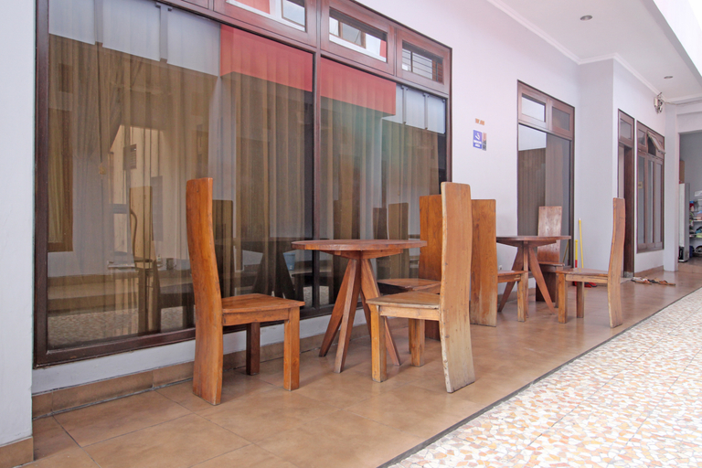 Exterior & Views 2, RedDoorz near Hartono Mall 3, Sleman