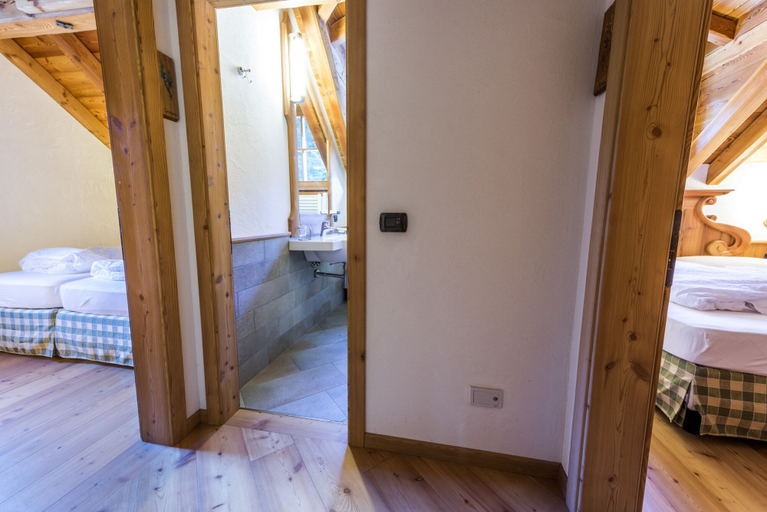 Bedroom 3, Rifugio Lago Nambino, Trento