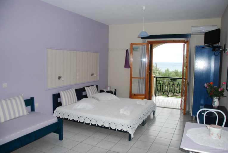 Bedroom 2, Kavos Psarou Studios and Apartments, Ionian Islands