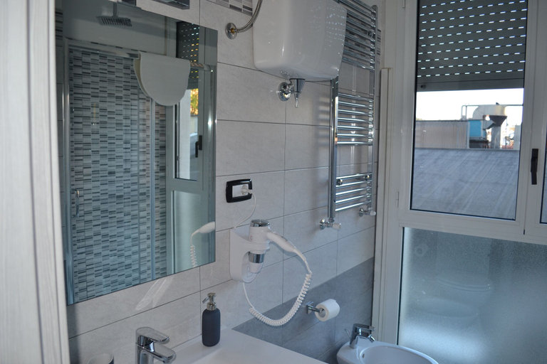 Bathroom 3, 4 Star Suite SPA, Bologna