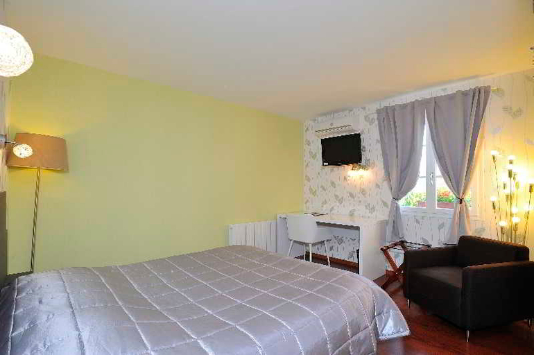 Bedroom 3, Logis Hotel Aux Maisons, Aube
