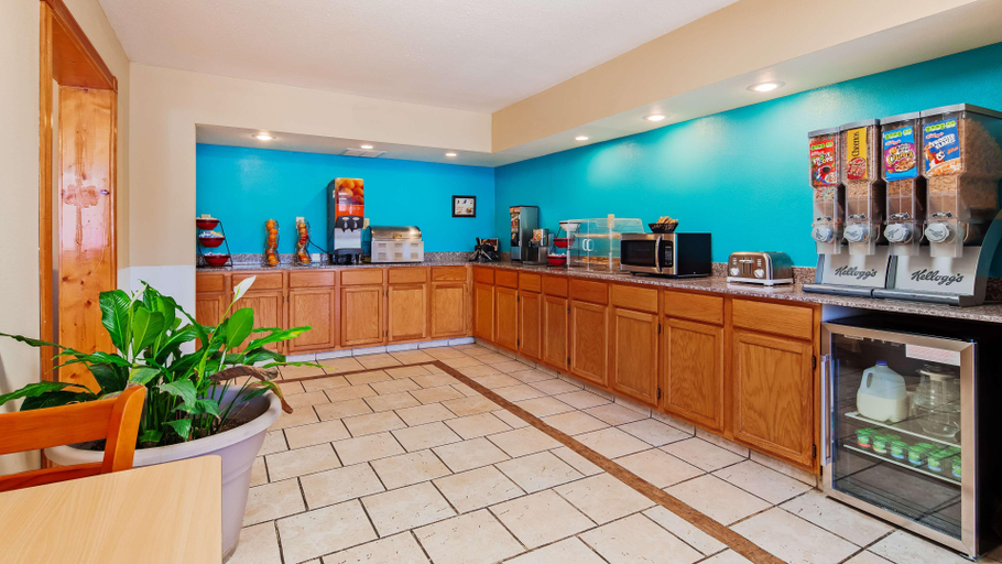 Public Area 2, SureStay Hotel by Best Western Salina, Saline