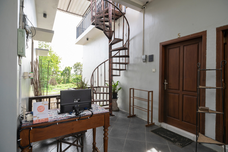 Public Area 5, OYO 2417 Panen House, Denpasar