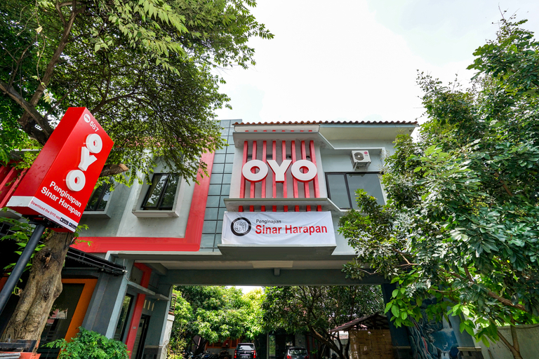 Exterior & Views 1, OYO 587 Penginapan Sinar Harapan, Probolinggo