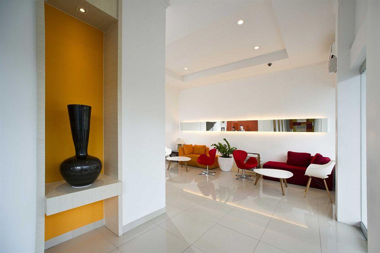 Exterior & Views 2, Zuri Express Hotel Pekanbaru by ZHM, Pekanbaru