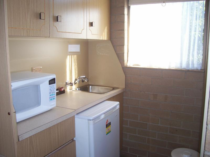 Bedroom 4, Town Centre Motor Inn, Bega Valley