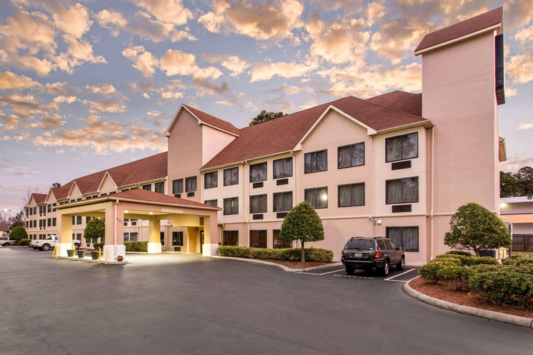 Exterior & Views 1, Comfort Suites Wilmington Near Downtown, New Hanover
