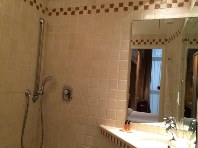 Bathroom 4, Hotel du Vieux Marais, Paris