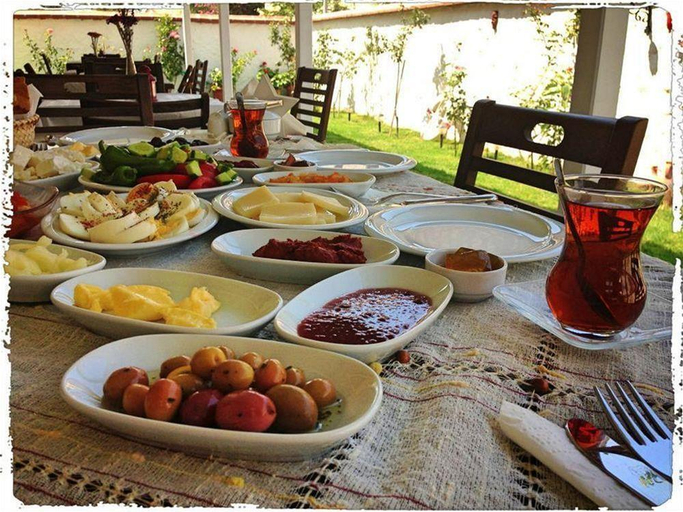 Food & Drinks, Mor Salkim Konagi, Çeşme