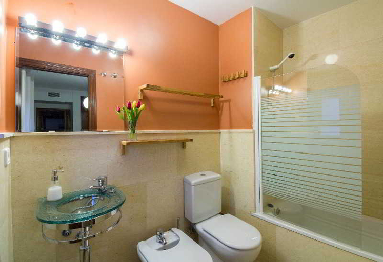 Bathroom, Apartamentos Duque de Hornachuelos, Córdoba