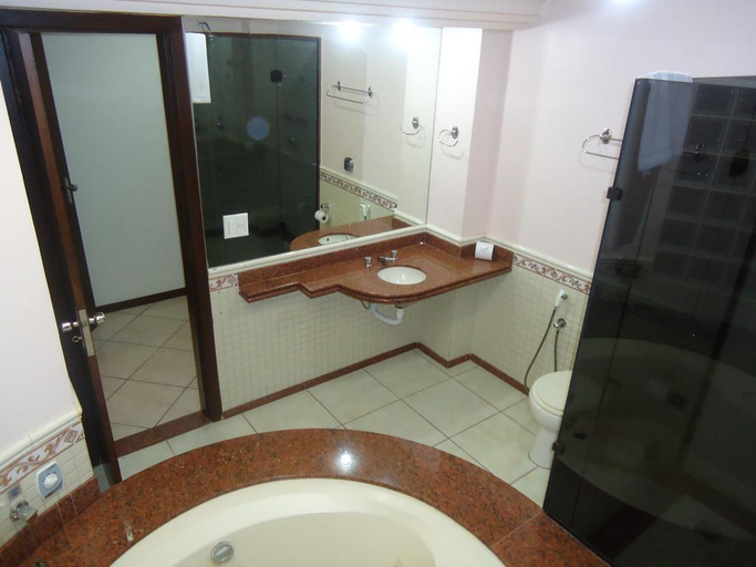 Bathroom 4, Minuano, Vitoria