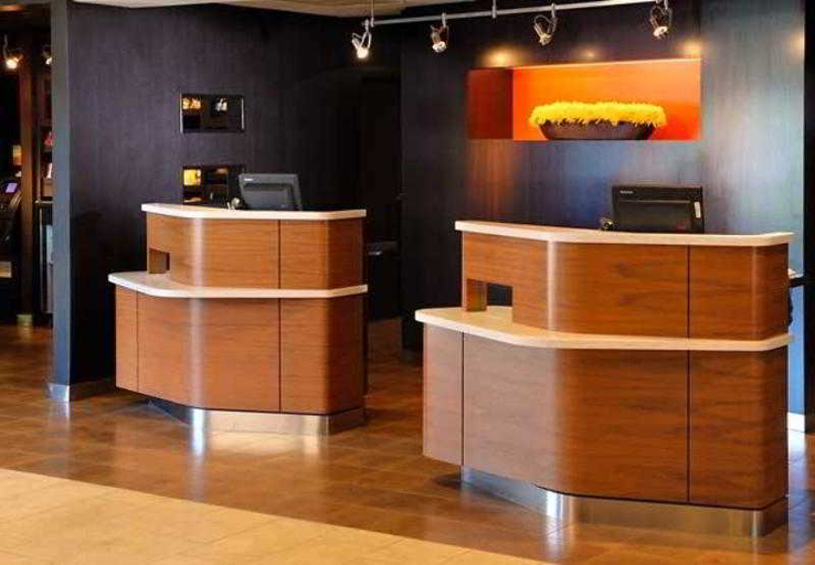 Public Area 2, Courtyard Chicago Waukegan/Gurnee, Lake
