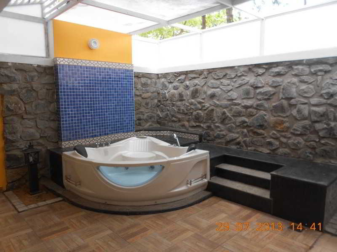 Bathroom 4, VGP Golden Beach Resort, Kancheepuram