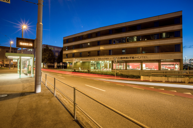 Exterior & Views 26