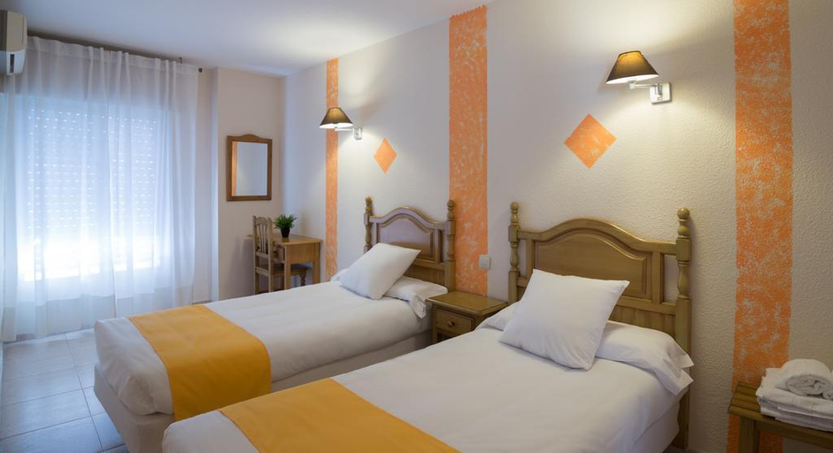 Bedroom 3, Mare Estepona Hotel, Málaga