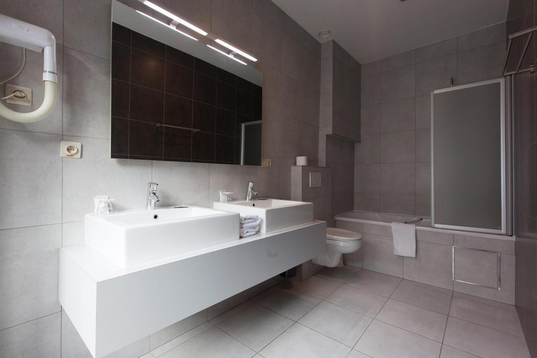 Bathroom, Boterhuis Hotel, West-Vlaanderen