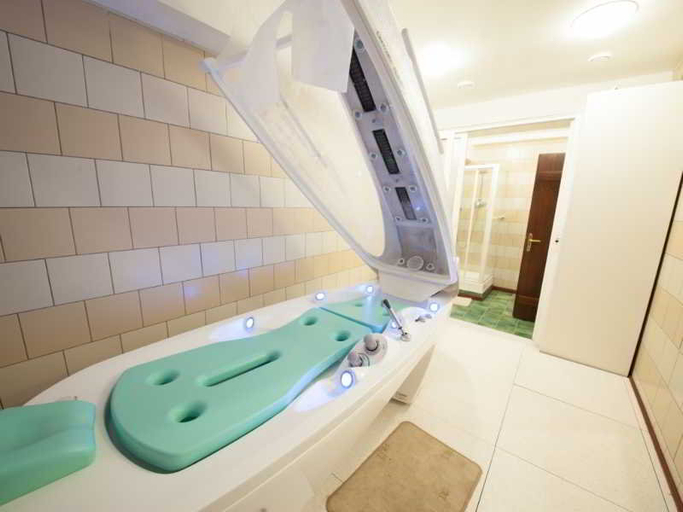 Bathroom 4, House Of Dracula, Brasov