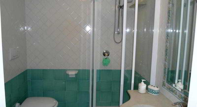 Bathroom 4, Le Ghiande, Salerno