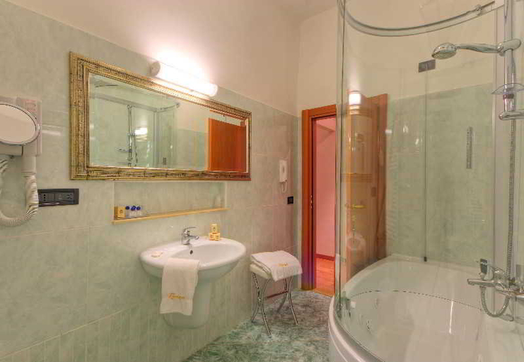 Bathroom 4, Recina Hotel, Macerata