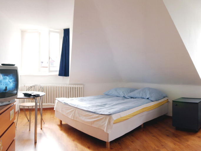 Bedroom 3, Swiss Star California - contactless self check-in, Zürich