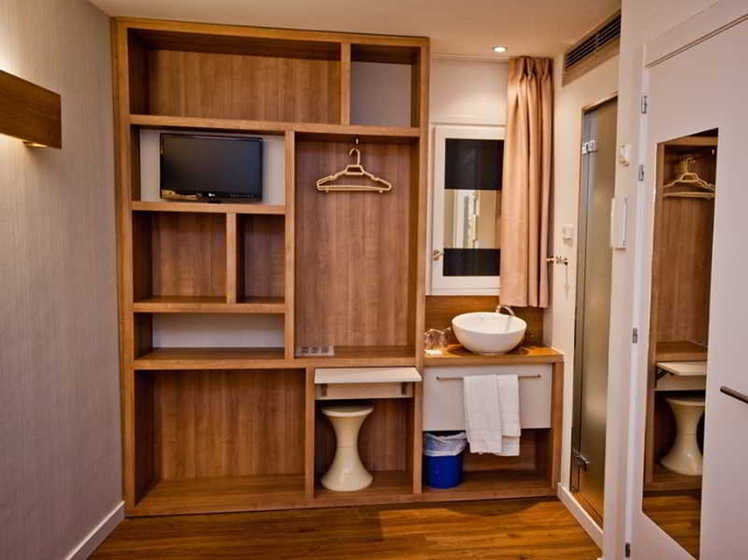 Exterior & Views, Hostal Mare Nostrum, Barcelona