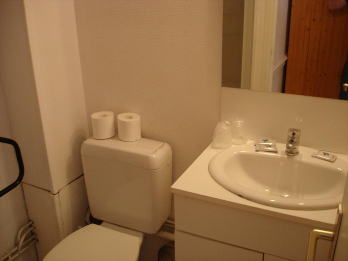 Bathroom 4, Residence Bardon-Perry, Puy-de-Dôme