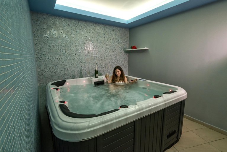 Bathroom 5, Georgioupolis Resort & Aqua Park, Crete