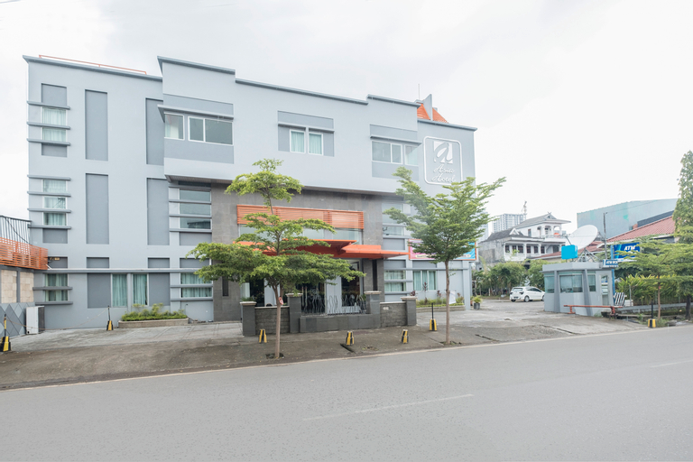 Exterior & Views 7