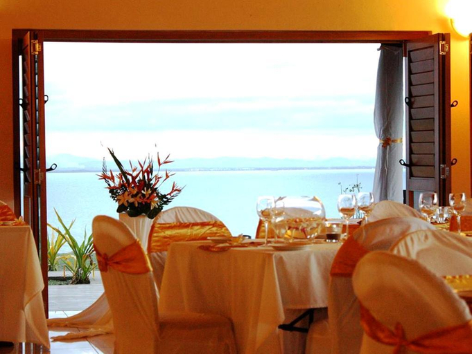 Exterior & Views 2, Anchorage Beach Resort, Ba