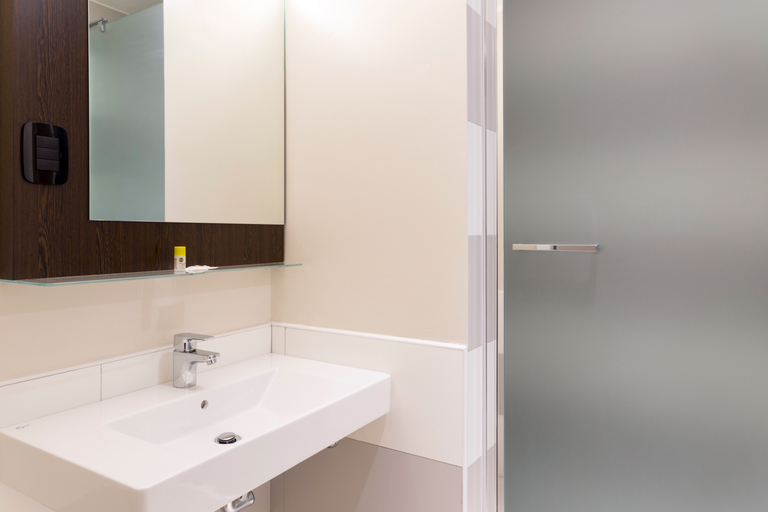 Bathroom 4, B&B Hotel Cremona, Cremona