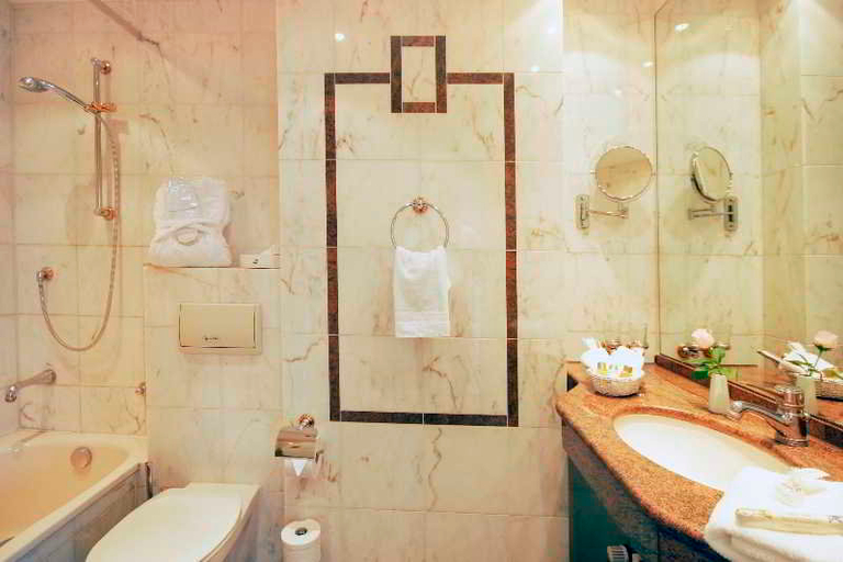 Bathroom 5, Ringhotel Seehof Berlin, Berlin