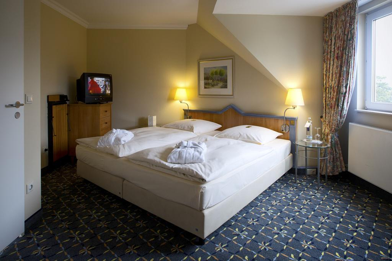 Bedroom 2, Country Hotel Timmendorfer Strand, Ostholstein