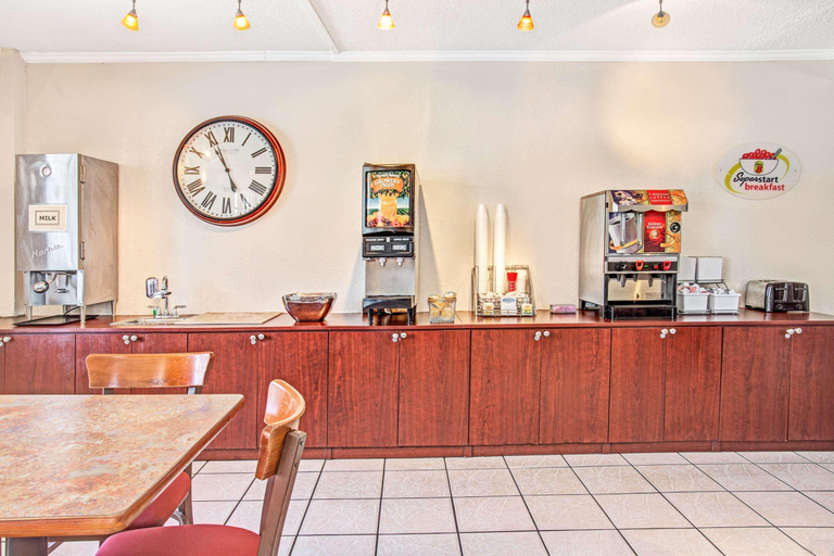 Public Area 2, Super 8 by Wyndham Kissimmee, Osceola