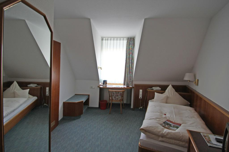 Bedroom 4, Landhotel Maselheimer Hof, Biberach