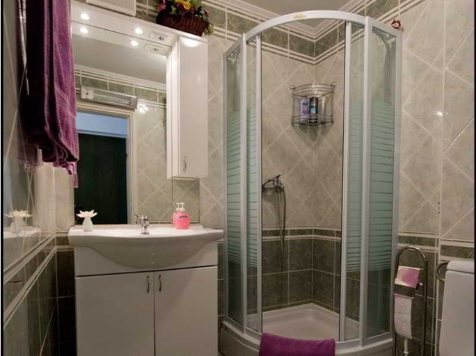 Bathroom 4, Kate's Place, Dubrovnik