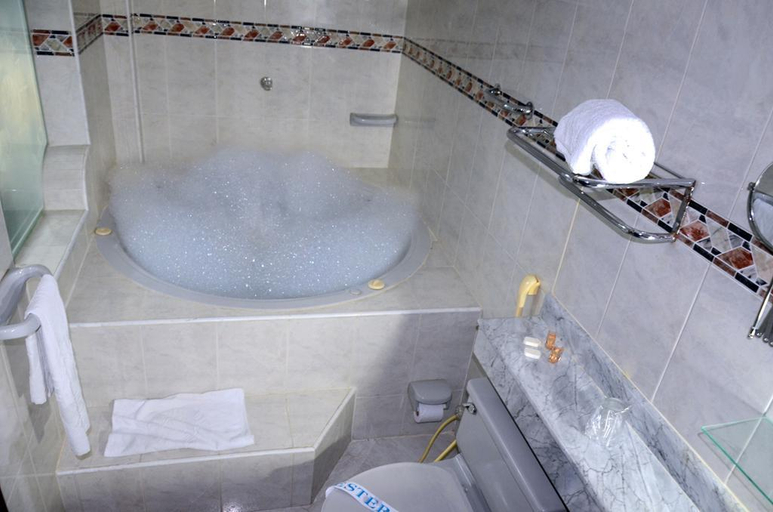 Bathroom 4, Intersuites, Barranquilla