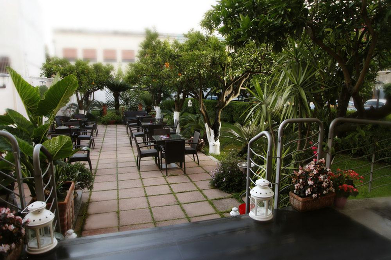 Public Area 2, Diana Pompei, Napoli