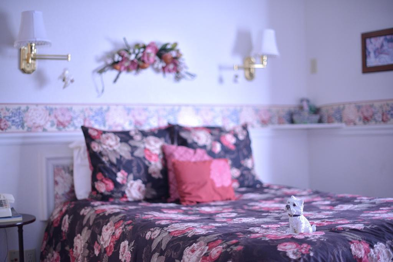 Bedroom 3, Hounds Tooth Inn, Madera