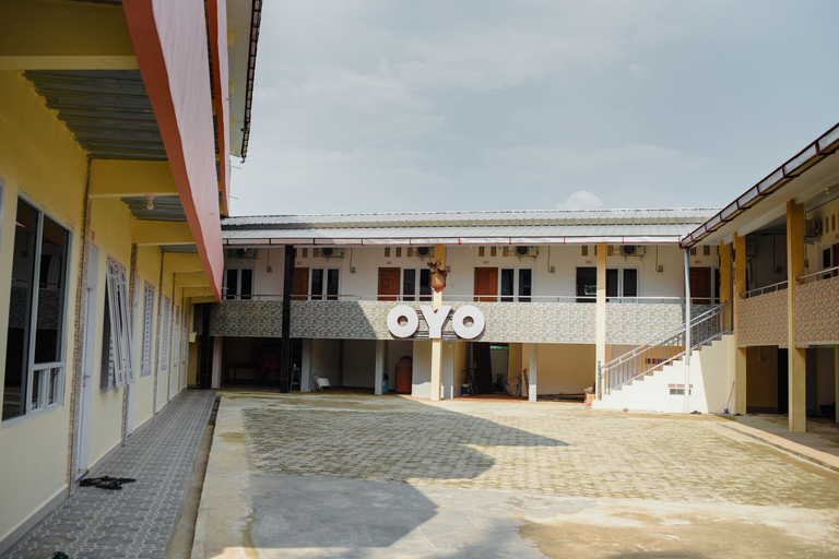 Exterior & Views 1, OYO 174 Desilva Bandara, Palembang