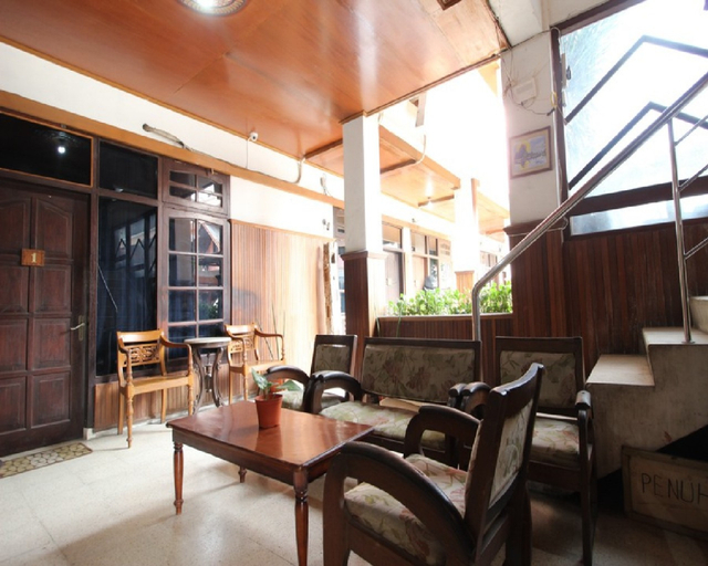 Public Area 3, RedDoorz @ Mantrijeron 2, Yogyakarta
