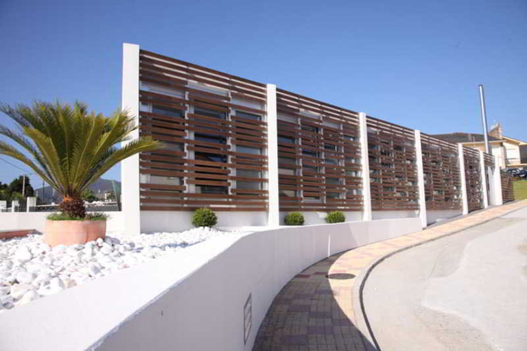 Exterior & Views