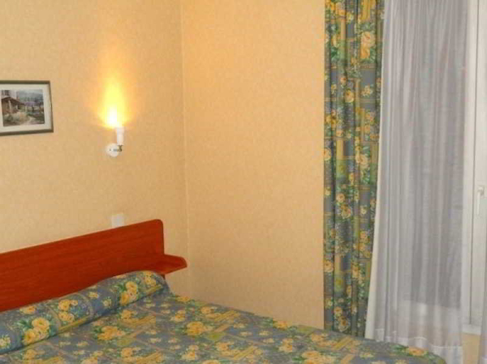 Bedroom 5, Hôtel de la Place des Alpes, Paris