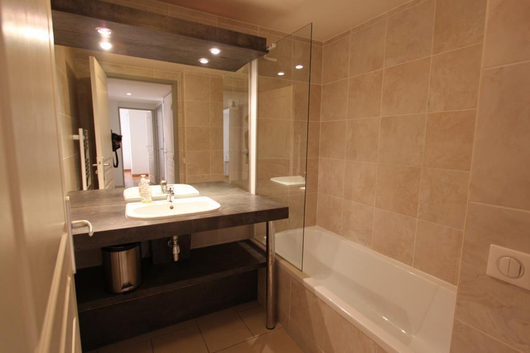 Bathroom 3, Suite Affaire Cannes Vieux Port, Alpes-Maritimes