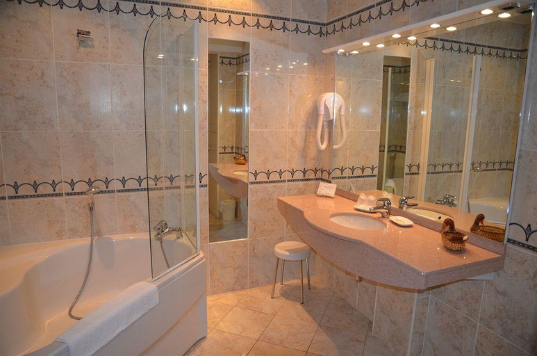 Bathroom 5, Hôtel des Tonneliers, Côte-d'Or