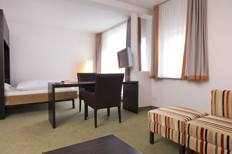 Bedroom 4, City Hotel Dresden Radebeul, Meißen
