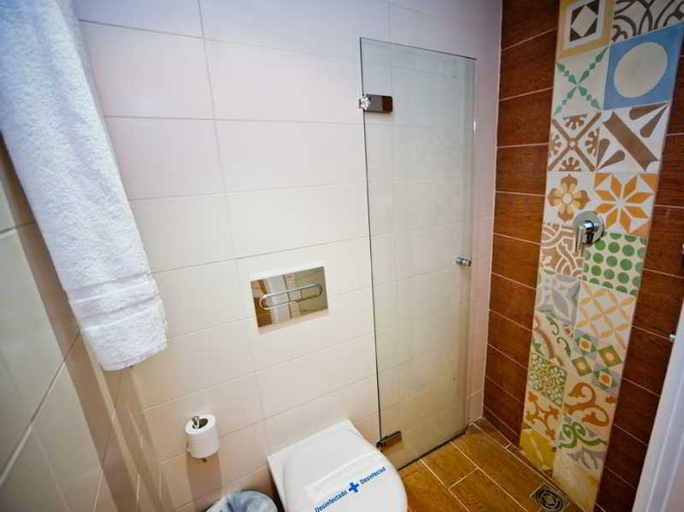 Bathroom 4, Hostal Mare Nostrum, Barcelona